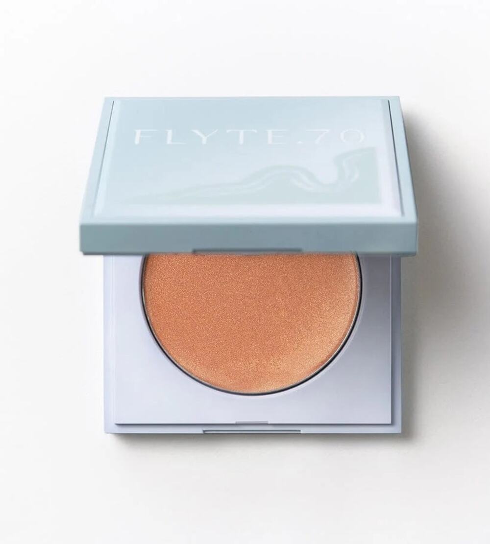 New FLYTE.70 GlowBack Lucent Light Glamorous Light Highlighter 0.11 oz 3.2g